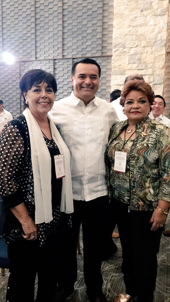 amexme's tweet photo. Presidenta Nacional @LuceroCabralesy Presidenta  @AMEXME_YUC Carmita Cardeña asistieron al “Acuerdo para garantizar el derecho de acceso a los servicios de salud y medicamentos gratuitos de la población sin seguridad social” presentado en @AyuntaMerida por @lopezobrador_ https://t.co/is19h2sNf0