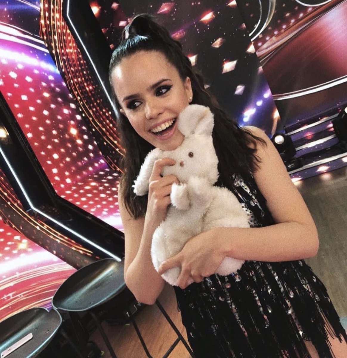 sofimorandiOk's tweet photo. ⚠️SORTEO A COPITO⚠️

*Me costó mucho hacerlo* 
*No quería soltarlo* 
*Pero bueno aquí estoy ahre* 

A las 22:30 abren las votaciones, los que me manden screenshot de cómo están votando por sms,  PUEDEN GANÁRSELO 😭❤️ *justo en mi cora* 

BAILA SOFIJULI al 44644

Denle RT!! https://t.co/Rij1S1hfB2