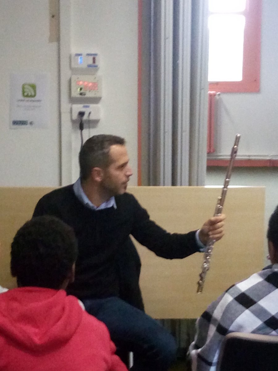 diderot25's tweet photo. Merci aux musiciens de l'#ovhfc et à @Canope_25 qui ont permis ces beaux moments de partage entre les 6eme du @ClgDiderot et les CM2 d'#Avanne à travers la découverte des instruments https://t.co/wUUlXFkHge
