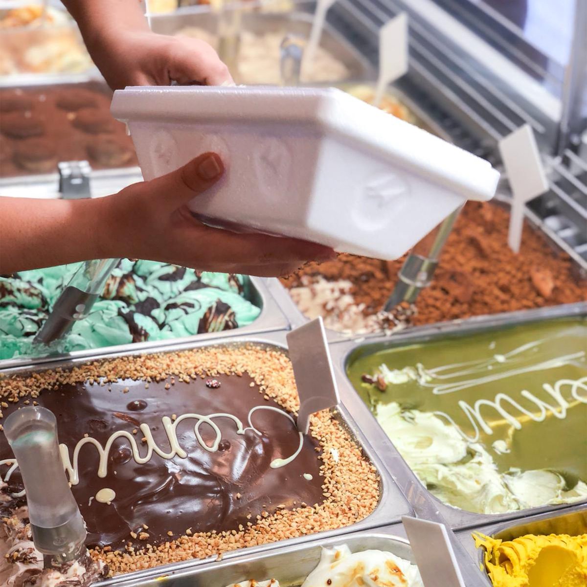 giolatto's tweet photo. Esta noche, preparamos una cena en casa, vemos una peli y de postre, giolatto. 😍

#helado #heladeria #icecream #postre #giolatto #dulce https://t.co/VgaWxSod8y