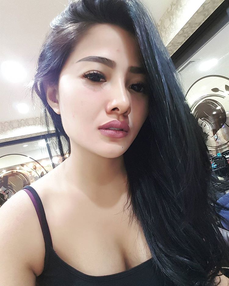 GweenCha's tweet photo. Be who you are, not who the world wants you to be.
#IchaGween #ModelIndonesia #IndoModel #ModelSeksi #ModelPopular #MajalahPopular #PopularMagazine #ModelMajalahPopular https://t.co/Ec3uAx9P7l