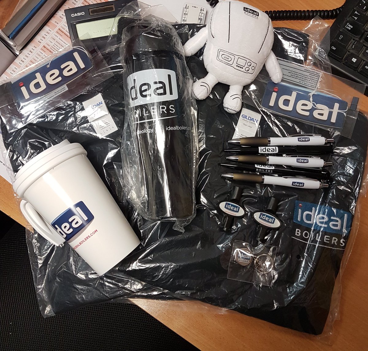 totalplumbinguk's tweet photo. 🚨 GIVEAWAY TIME 🚨

Now I have this lovely @IdealBoilers bundle to giveaway, to win just follow @Ideal_Claire and us + answer the following question..

Do you have to be an accredited installer to offer the 10 yr warrenty on Logic Max?
Winner picked at random on Fri 21st 😀👍 https://t.co/DtpGxV79xx