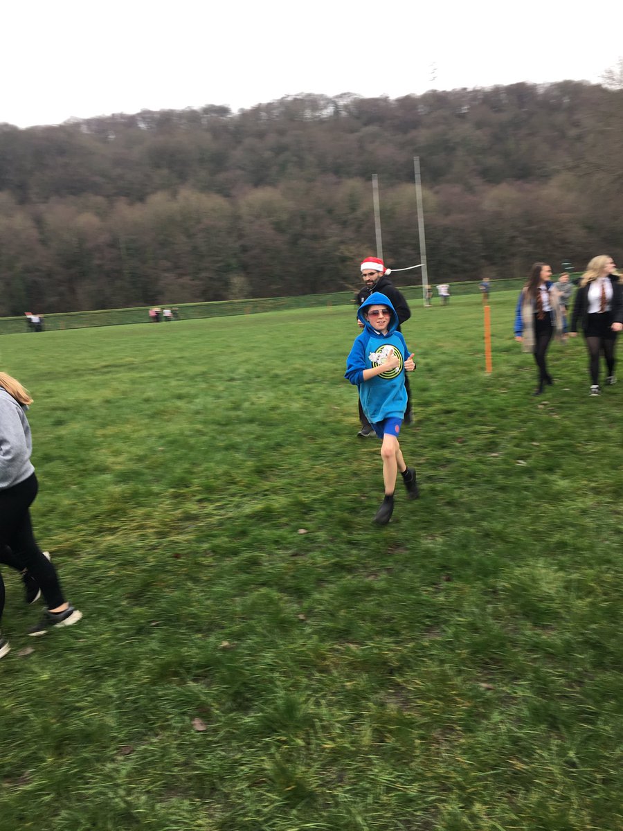 EnglishDeptHHS's tweet photo. Our brilliant School Council organised a Santa Fun Run today.🎅🏻 They raised £94.05 for Dreams and Wishes. Da iawn and diolch to all who took part 🏃‍♂️ @HawthornHighSch @DreamsWishesOrg https://t.co/20Zgq8YaYm