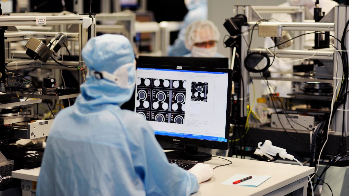 TRUMPF_News's tweet photo. #TRUMPF übernimmt die Photonics GmbH von Philips zu 100 %. Die Laserdioden von Philips Photonics finden Anwendung in Smartphones, der digitalen Datenübertragung sowie in Sensoren für das autonome Fahren. https://t.co/MbNY53d6ZZ https://t.co/jKesziymX1