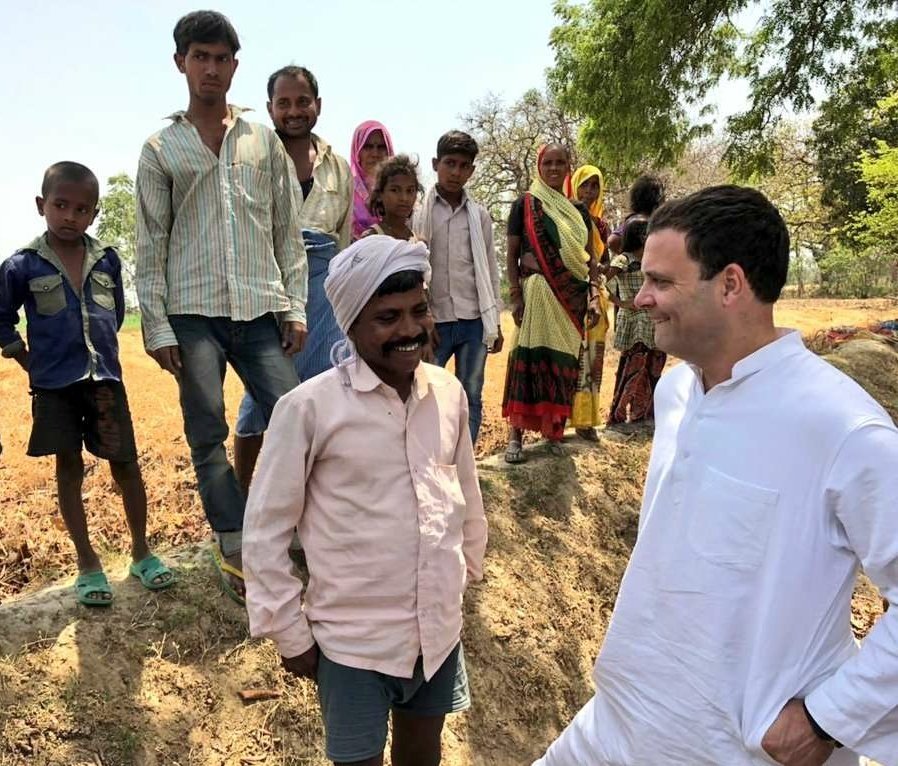 ShwethaKiru's tweet photo. @RahulGandhi #CongressNeVachanNibhaya
Farmers loan has been waived off #RGWithFarmers
#BJPNeVachanNibhaya
Modi cronies loan worth lakhs of crores has been written off.
#ModiWithCronies
#BJP_भगाओ_देश_बचाओ
#ChowkidaarHiChorHai https://t.co/RLNog6RLAv