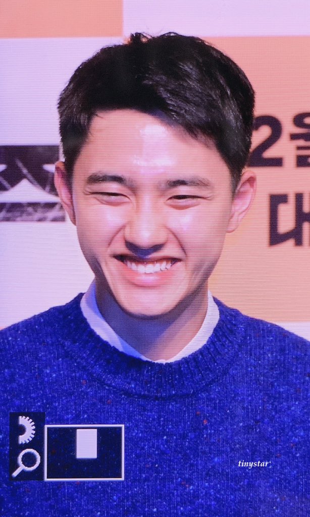 EXO_Argentina's tweet photo. [Preview] 181217 https://t.co/x8km81N0gb Kyungsoo en el Evento de SwingKids "Chewing Chat"  || @weareoneEXO #EXO #FirstLoveShot 

Cr:tinystar_XD
Subido por EXO Argentina

Evie 🌸