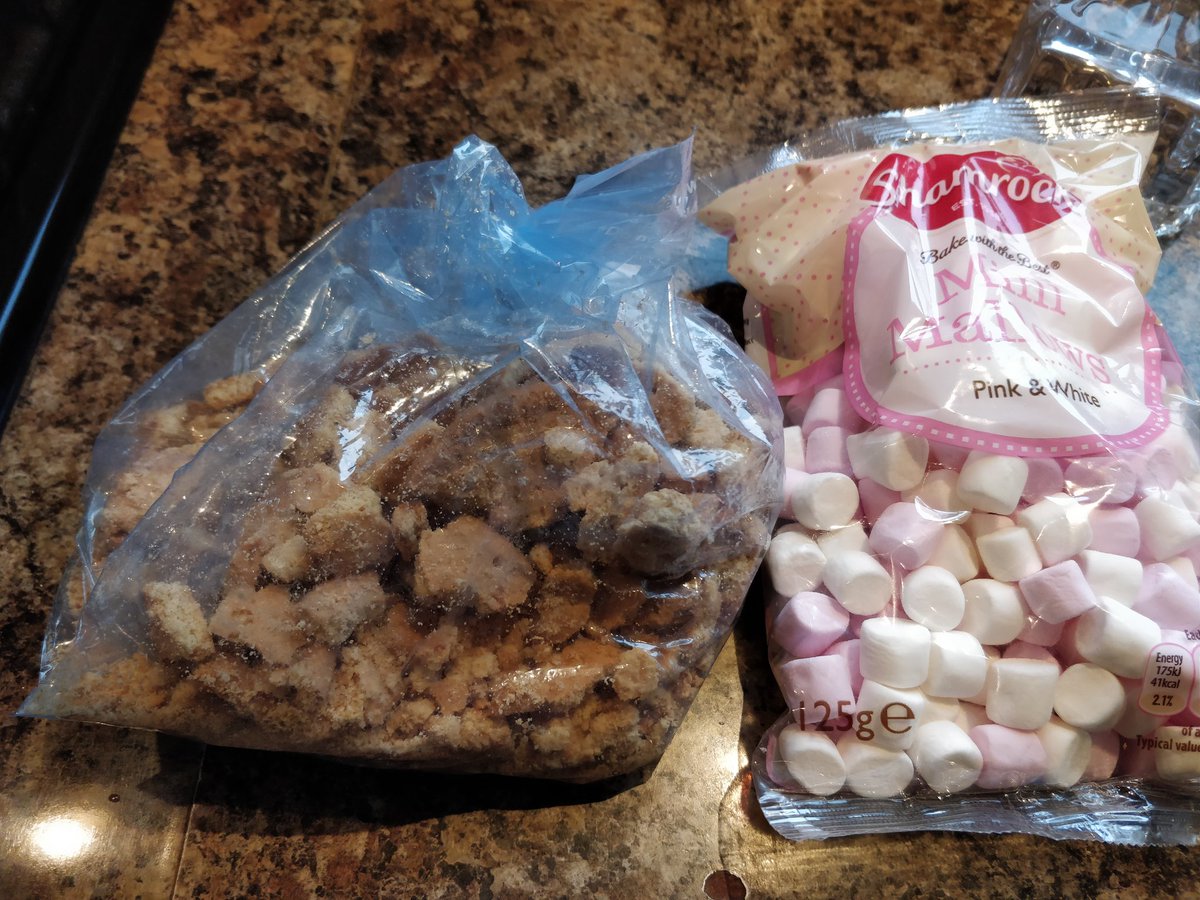 BrendanMcFlute's tweet photo. Replace the Brazil nuts and amaretti biscuits in the @Nigella_Lawson rocky road recipe with pork scratchings for extra flavour and crunch.
Full recipe details and instructions on my healthy eating and food blog.
#NotSuitableForVegans
https://t.co/SZtDAbLxek https://t.co/eF2VN0E4H7