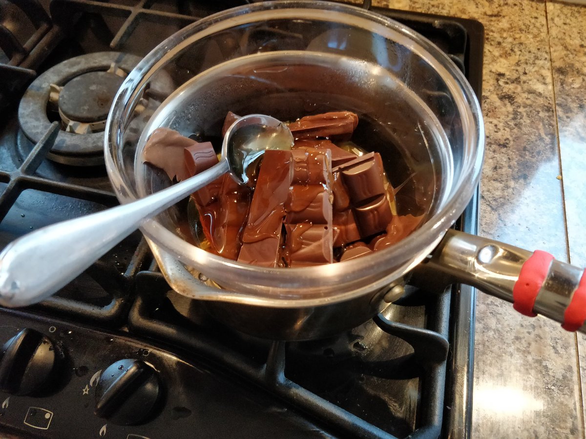 BrendanMcFlute's tweet photo. Replace the Brazil nuts and amaretti biscuits in the @Nigella_Lawson rocky road recipe with pork scratchings for extra flavour and crunch.
Full recipe details and instructions on my healthy eating and food blog.
#NotSuitableForVegans
https://t.co/SZtDAbLxek https://t.co/eF2VN0E4H7