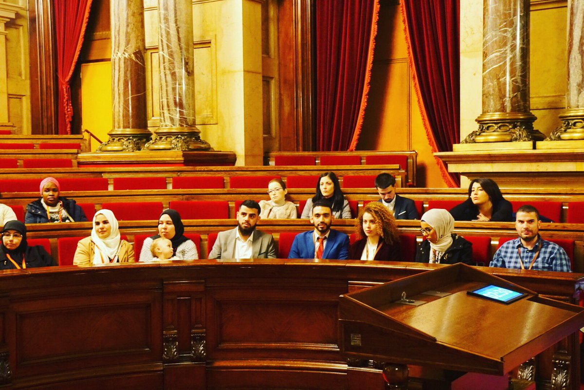 EuroArabEU's tweet photo. Visita al Parlament de Catalunya per part d’@euroarabcentre @Ali7Mohamed @MCJEEBLI @ashrafkachach @medahsissene @ALopezLorente #joves #novageneracio #nuevageneracion #euroarab #Catalonia #catalunya https://t.co/zu2fTGwqSn