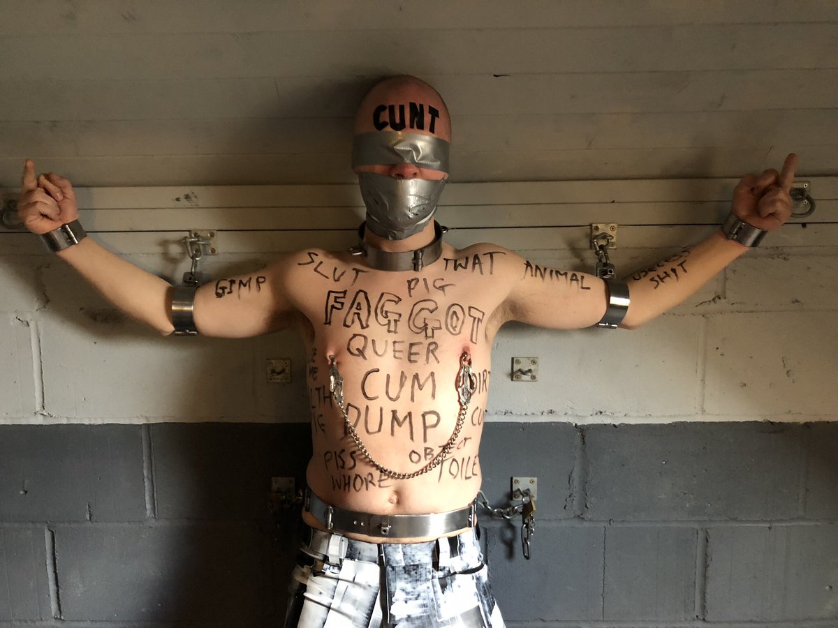 JamesBondageSX's tweet photo. Rubber skinhead with attitude shown who is boss
#ducttape #tapegag #tapegagged #bodygraffiti #gaybdsm #gaybondage #steelbondage #steelshackles #gayfetish https://t.co/v49YY19lVe