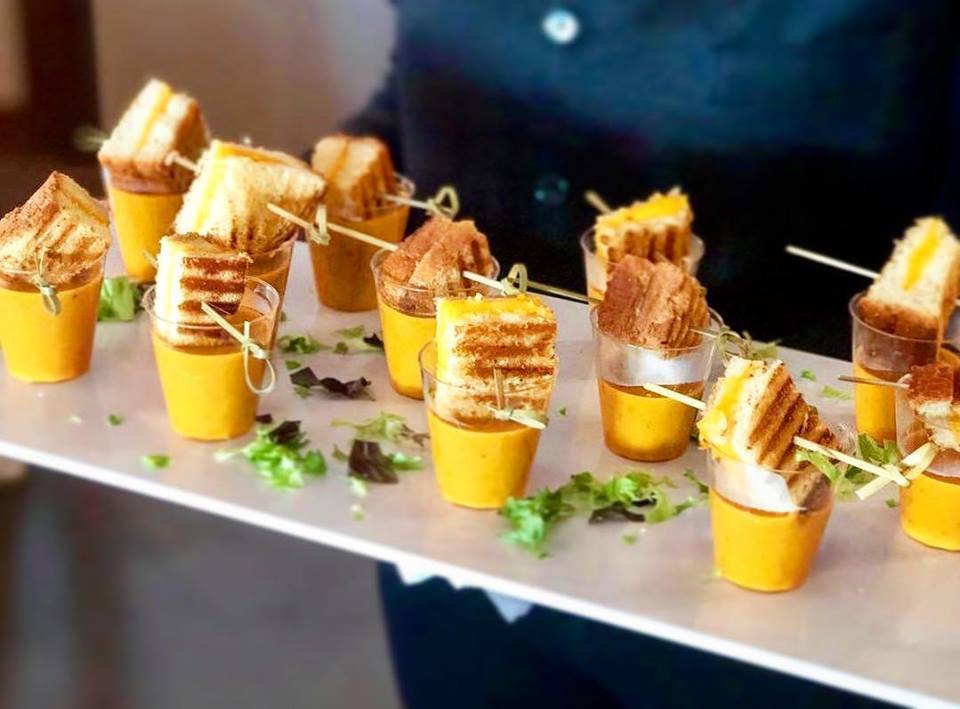 BTBCatering's tweet photo. Grilled Cheese Bites with Tomato Bisque Shooters!✨
Food is more than just delicious, it can make your event fun! Get creative with passed hors d’oeuvres like these!

#BeyondTheBoxCatering #GoingBeyondTheBox #CreativeCuisine #GrilledCheese #DallasCatering #WeddingCatering https://t.co/FyKLBgOOpG
