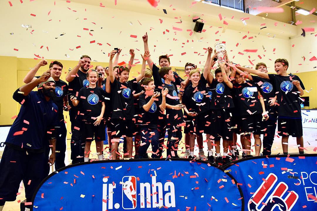 JrNBASlovenia's tweet photo. 𝟮𝟬𝟭𝟴 𝑱𝒓.𝑵𝑩𝑨 𝑪𝒉𝒂𝒎𝒑𝒊𝒐𝒏𝒔 - Minnesota Timberwolves/ OŠ Simona Jenka 🐺🐺🐺
🏆🏆🏆🏆🥇🥇🥇🥇
Congratulations 👏🏻👏🏻@Timberwolves !!!!
.
.
.
#jrnbafinals #jrnba #nba #champions #winners #minnesotatimberwolves #basketball #kids https://t.co/EJGk2SU4mz