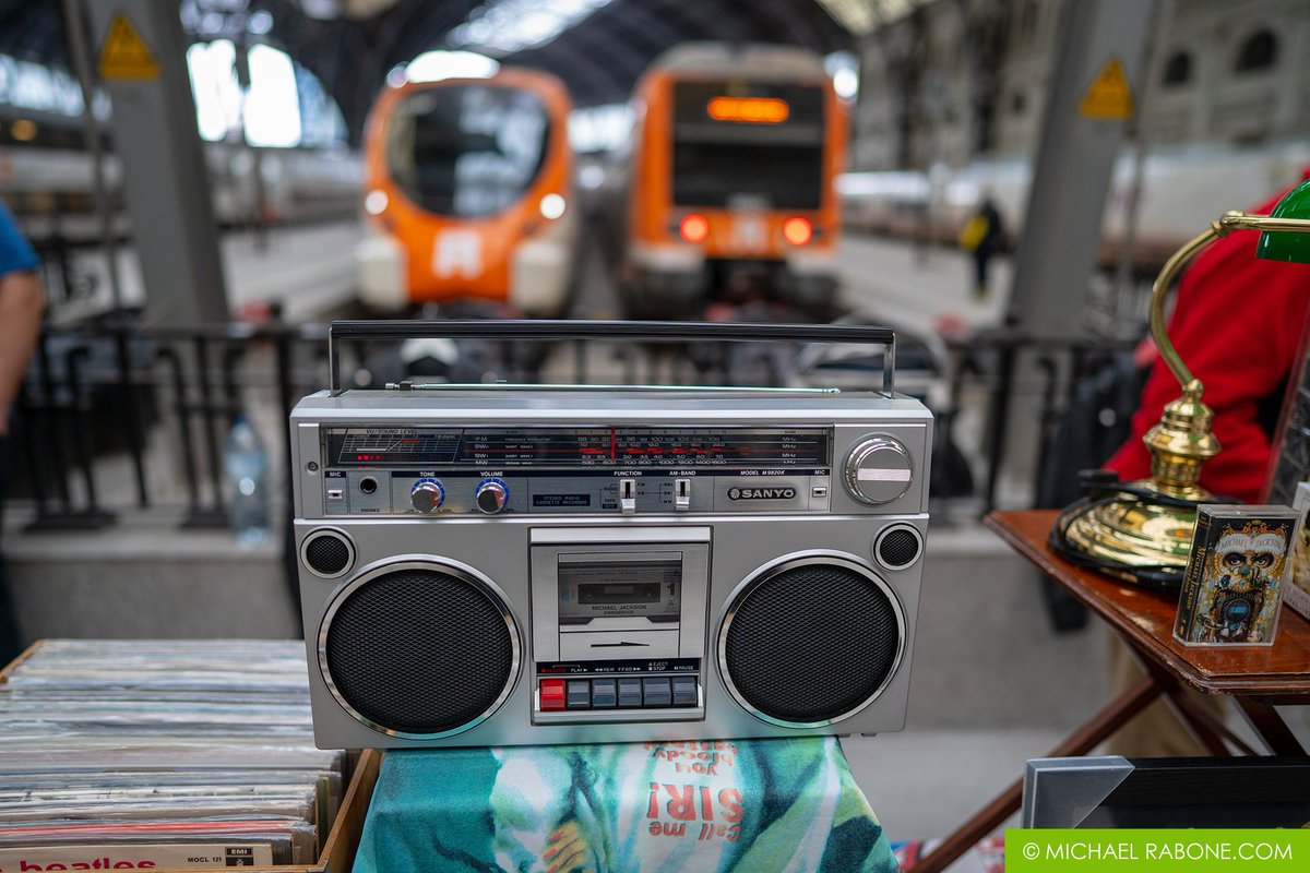 michaelrabone's tweet photo. Barcelona vintage &amp; second-hand treasures! #Barcelona #Travel #Outdoors #Blogger #TravelBlog #Pintofotografia #Wanderlust #SonyA7III #SonyAlpha #Vintage #Secondhand #LostFoundMarket #StreetFood #Music #ShowCooking #Gratis #Foodies #FoodMarket #ChristmasShopping #ChristmasMarket https://t.co/zyBNfTONjA