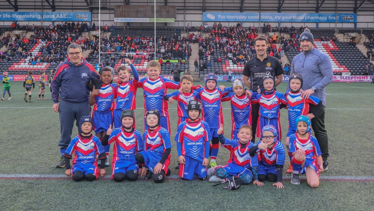 If your looking for ways to get your children fit & active in the new year? @ShevingtonShark u9s are looking for players to join our family boys/girls are welcome please get in touch @leedoran1 if you are interested 
#inclusion #enjoyment #socialcircle #makingfriends #allability