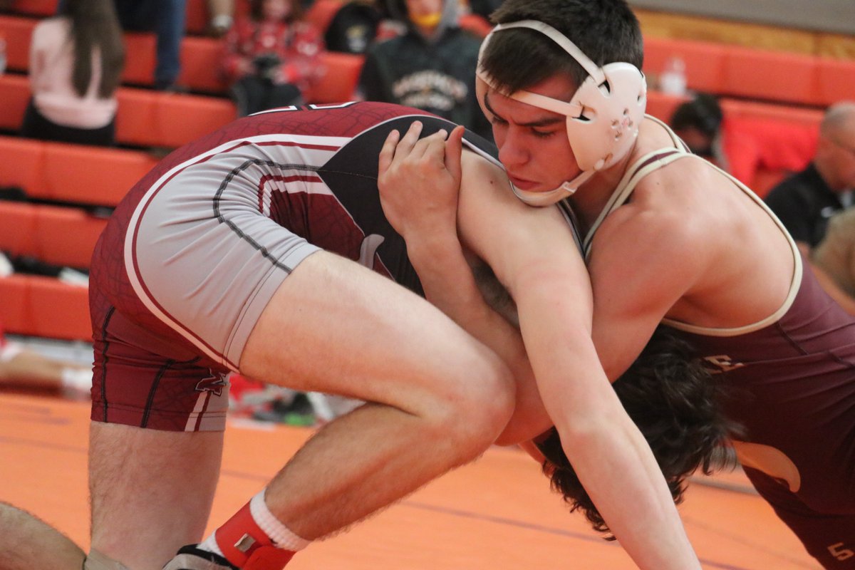 heatherSLnews's tweet photo. The Eagles finished 9th as a team at the Abilene tournament over the weekend, and the tournament included 3 top teams in 4A and one ranked 5A team. Although it was rough, two medalists, Kai Allen and Scott Kuhn, both took 3rd place! (Photos by Anna Schuckman) https://t.co/G99g9M8ffI