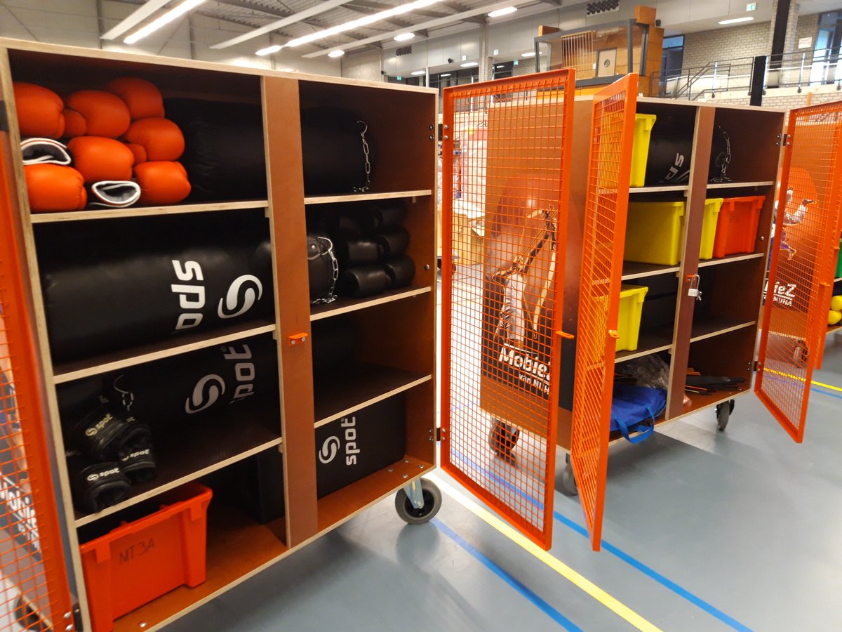 And the winner is.. <a href="/Welzijnskwart/">Welzijnskwartier</a>(ier) uit #katwijk heeft 2 maanden lang een compleet gevulde MobieZ spelmateriaalset gewonnen! Jacqueline Aandewiel deed tijdens de Landelijke Buurtsportcoachdag op <a href="/Papendal/">Papendal</a> mee aan de #Mobiez prijsvraag van Nijha. <a href="/Sportindebuurt/">Sportindebuurt</a> <a href="/VSGemeenten/">VSG</a>