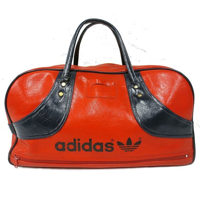 JeanASarrazin's tweet photo. Santa's gym bag. Got to take care of that 1 pack ab. Restored this vintage Adidas leatherette duffel bag made in Hong Kong, model 722 038. More photos in our store.⁣
⁣
Le sac de sports de Père Noël. Faut bien s'occuper de son "One Pack". Nous avons r… https://t.co/nH2aDQkjpn https://t.co/uWieFXky9p