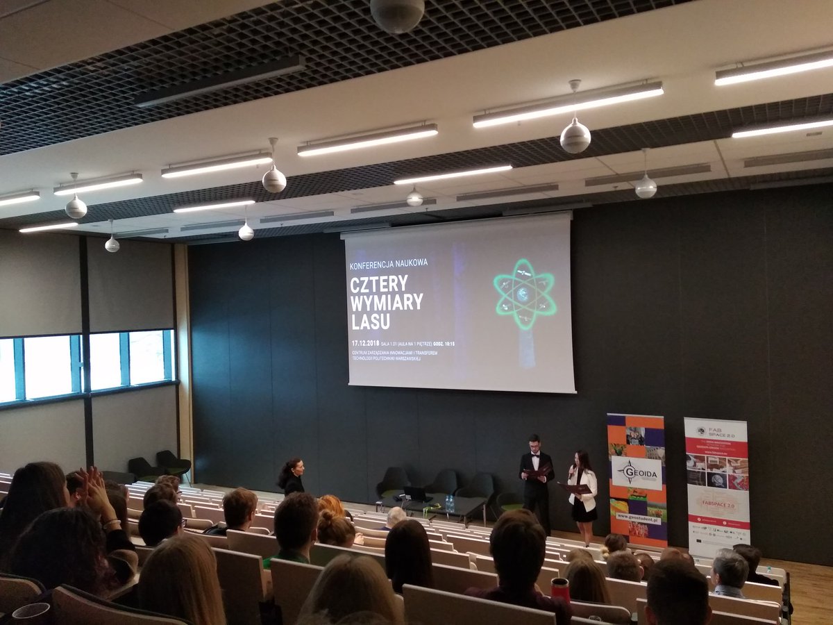geosystems_pl's tweet photo. Dzień Teledetekcji świętujemy na Politechnice Warszawskiej, na konferencji naukowej "Cztery wymiary lasu". Cieszymy się, że jest dużo o #ecognition #remotesensing #pw #geoida https://t.co/2VTw6z9AFQ