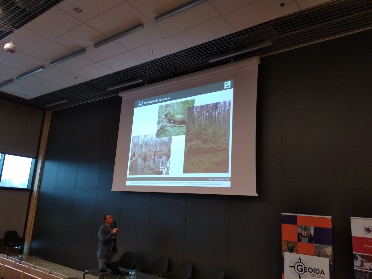 geosystems_pl's tweet photo. Dzień Teledetekcji świętujemy na Politechnice Warszawskiej, na konferencji naukowej "Cztery wymiary lasu". Cieszymy się, że jest dużo o #ecognition #remotesensing #pw #geoida https://t.co/2VTw6z9AFQ