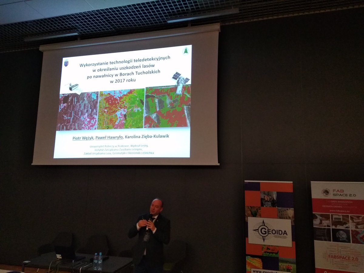 geosystems_pl's tweet photo. Dzień Teledetekcji świętujemy na Politechnice Warszawskiej, na konferencji naukowej "Cztery wymiary lasu". Cieszymy się, że jest dużo o #ecognition #remotesensing #pw #geoida https://t.co/2VTw6z9AFQ