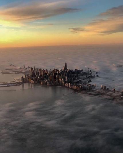 fly2ohare's tweet photo. #Chicago from above. If you had to describe this photo using only a few words, what would they be? Ours .. 'simply stunning'.  (Instagram / eric.jjohnson ) https://t.co/RW6fMTHyBZ