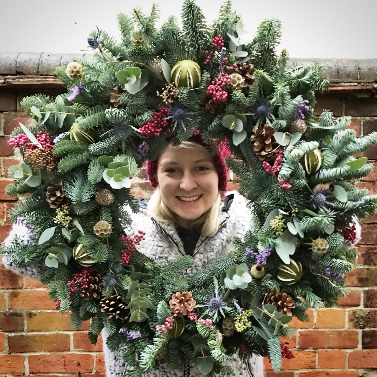 rosecloveruk's tweet photo. Made this yesterday 🙌 for a lovely local Mr &amp; Mrs. Absolutely loved putting it together. Not sure if it’s big enough 😉 #southsea #florist #christmaswreath https://t.co/0VudUUG5MB