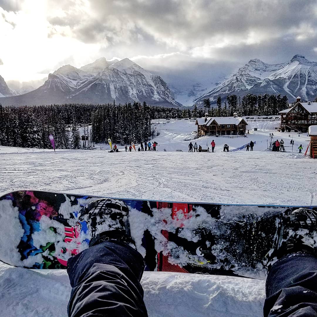Philineluisa1's tweet photo. This was my #Saturdayview ๐ Started the day with my first #snowboardlesson.๐I was so scared that I didn't go faster than about 5 kmh down the hill ๐ at the end of the day my last few runs were definitely faster than this and without falling once! Yaay!โบ #outdoors #lovewhatIdo https://t.co/SQS8ZoEgmU