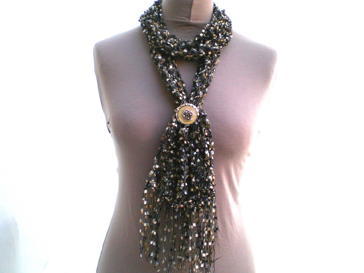 Last day for Christmas posting is 20 December. This elegant black and gold #ladderyarnscarf is a lovely gift that can be worn all year round. #ladderyarnscarves, #blackscarf #blackscarves #goldscarf #etsyfinds #etsyhandmade #etsyshop #etsysellers etsy.com/uk/listing/610…