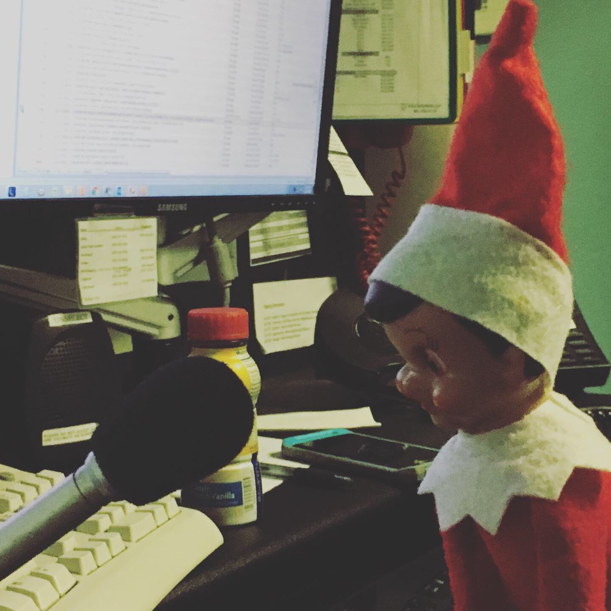 flymanchester's tweet photo. Our mischievous Elf has been hanging around, making friends and helping in our Communications Center. He liked sitting in the βBig Guysβ chair the best. #santashelper #elfonashelf #HappyHolidays #tistheseason #flymht #mht #mhtspirit https://t.co/bFpIZ8NLM7