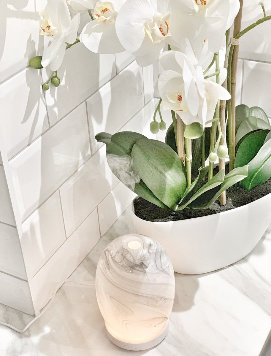 We have teamed up with Oils From Nature to give you 100% pure therapeutic grade oils with your Luxury Glass Diffuser: love-my-skin.co.uk/product/luxury…
#diffuser #essentialoils #beauty #Christmasgifts