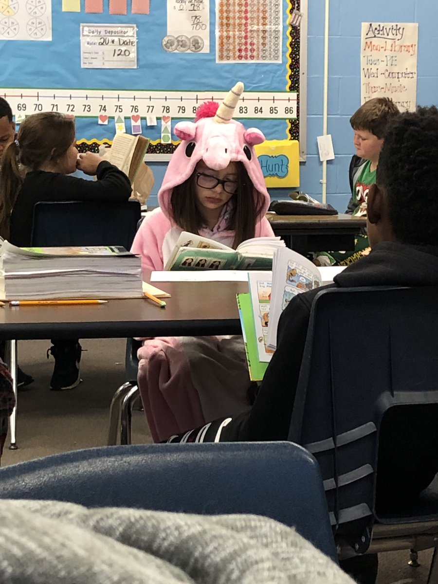 RUESRCSD's tweet photo. Everyone loves reading @RUESRCSD ,even unicorns! #RUESReads #comicscount #readlap #WherekidsWant2Be https://t.co/TpRXR8pdkE