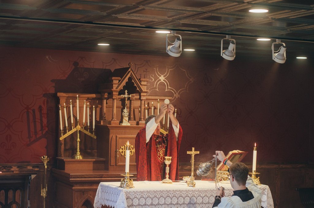 If you are still on campus today, there will be Mass and dinner at the Catholic Studies Centre tonight! 

Mass ⛪ 6:15
Dinner 😋 7

#slucatholicstudies