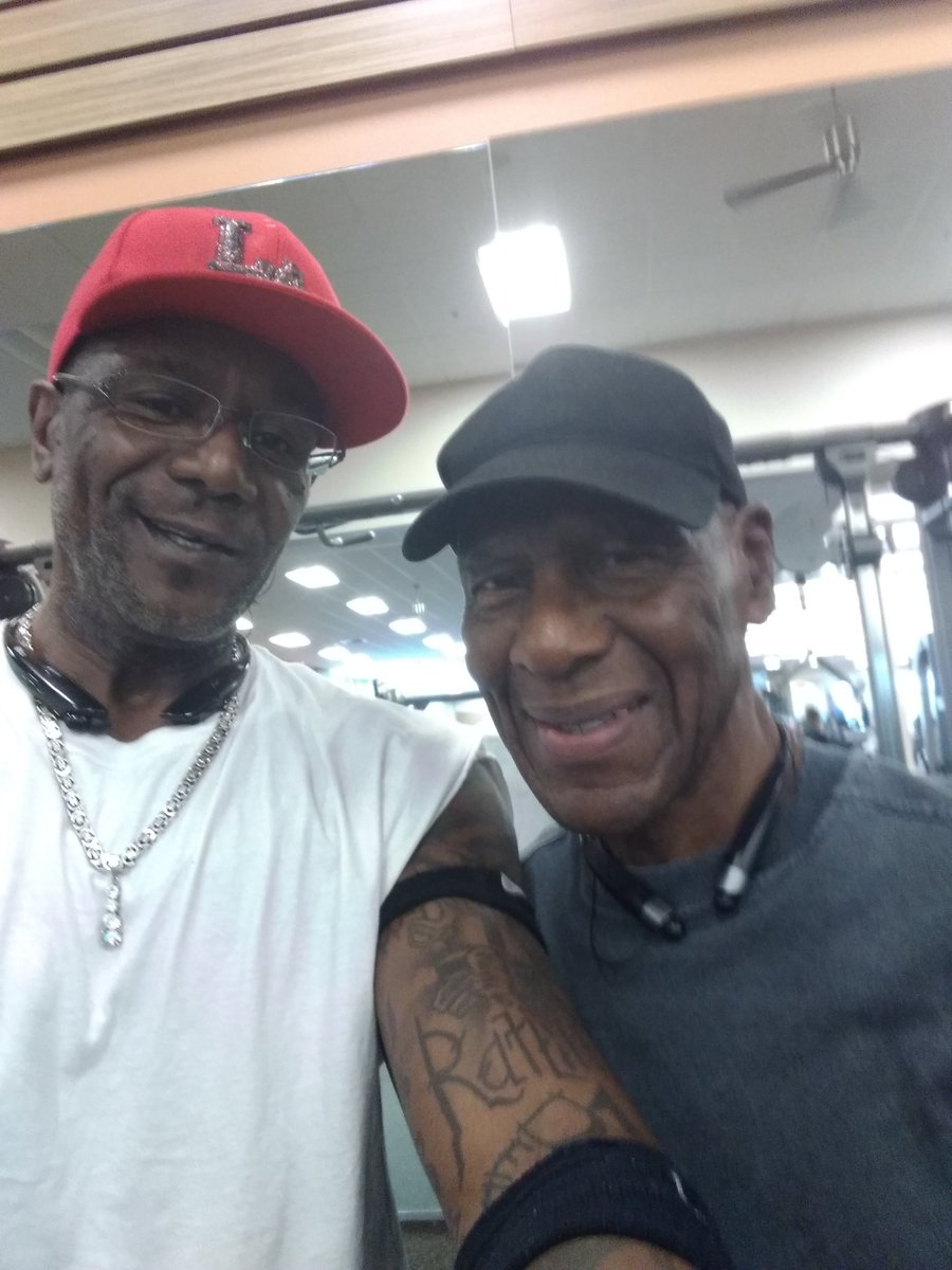 40_50plus's tweet photo. #4050plus #freegymclothes #fitness #health #gymlife #TeamMurry #Son54pops78 who can get with our program? Lol https://t.co/zblxsqMCqi