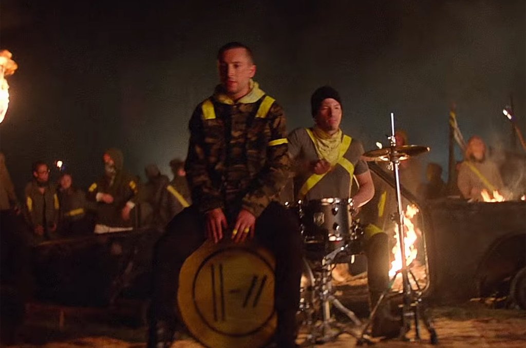TOPUPDATERS's tweet photo. twenty one pilots were the 4th most streamed group on global YouTube this year with over 2 BILLION views. https://t.co/LtXwp5i6Tt