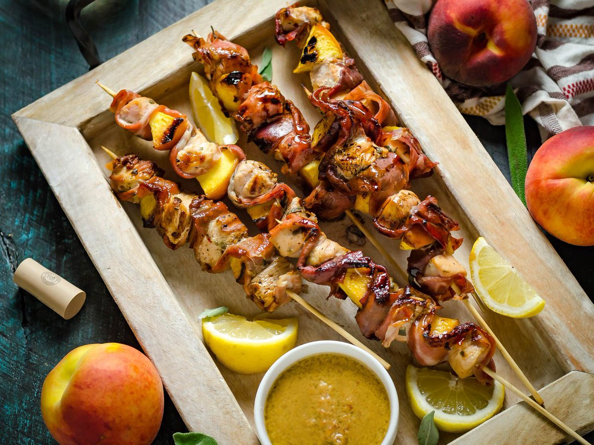 TxPatioCenter's tweet photo. You can grill a lot more than just burgers! Burgers are great, but let us open your world up! 

Check out these 75 grilling ideas that don't include burgers:
https://t.co/byZcit0s9C
#Grilling #Backyard #BBQ https://t.co/SsDE73eQfS