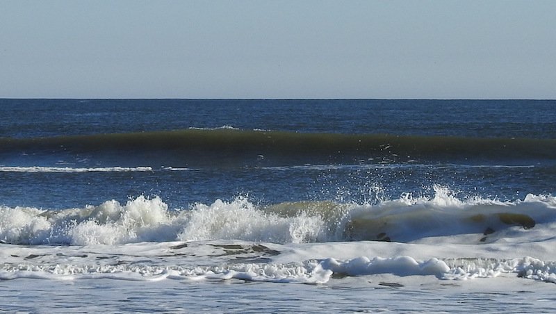 CorollaSurfShop's tweet photo. Wave height has dropped since yesterday: thigh high with an incoming tide. The wind continues to be off-shore at 12 mph. This is helping to keep the sections open. My concern is that incoming will cause the surf to drop off until just at sunset. Air &amp; H20 47. #corollasurfshop https://t.co/ZnH2wvl4qL