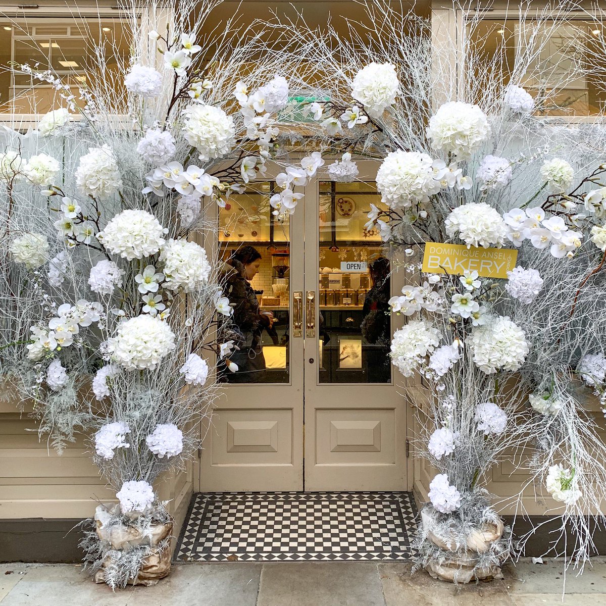 aladyinlondon's tweet photo. London’s shopfronts are all dressed up for Christmas 🎄 https://t.co/QwrA0Tgvig
