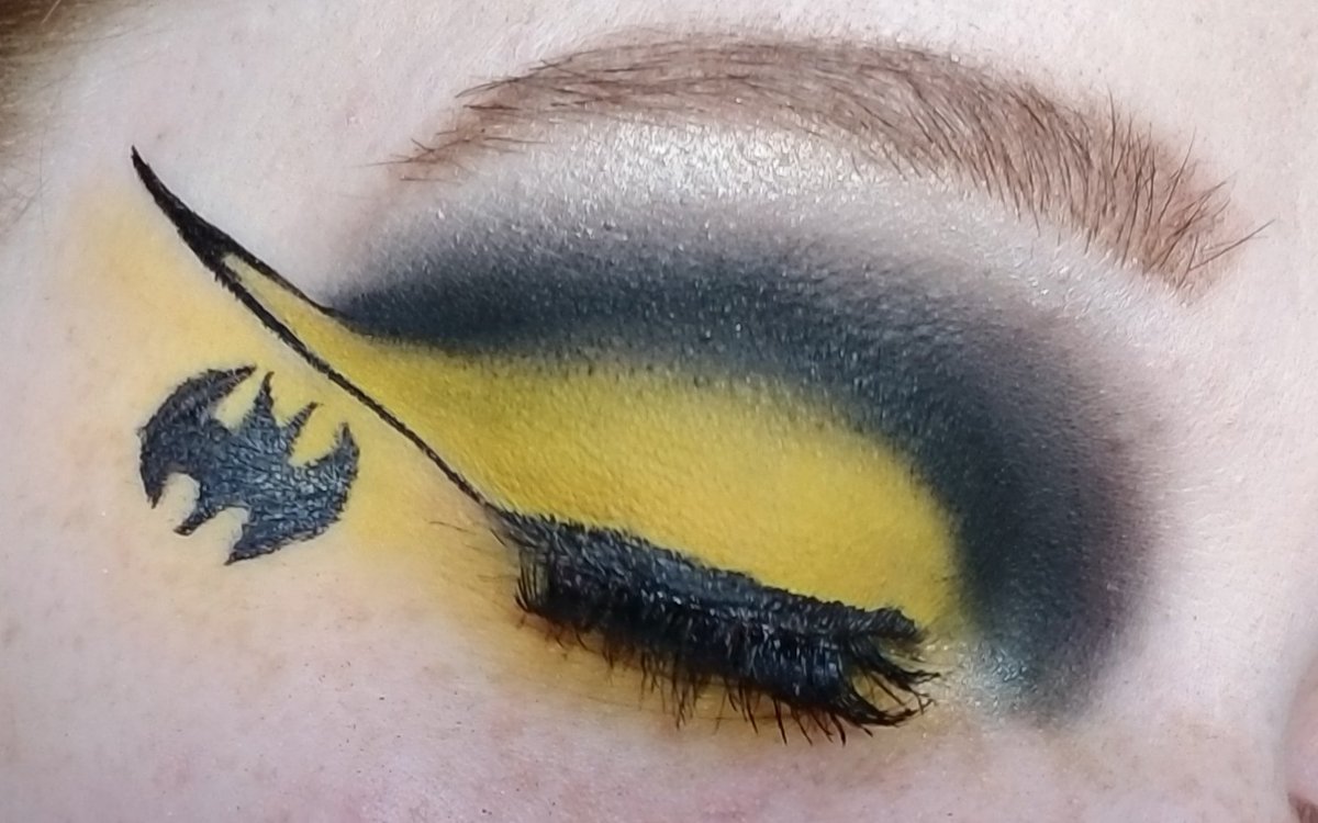 KOlivia14's tweet photo. #Batman #Superhero #Morphe #MorpheBabe #Morpheababes #MorphexJamesCharles #UnleashYourInnerArtist #Makeup #makeuplover #makeuplook #BrownEyes #Redhair #Redhead #redhairdontcare #Wing #Wingitout #BlackandYellow https://t.co/DVwsqs3gLF