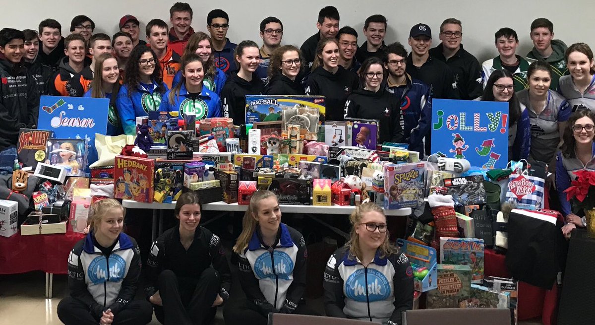 U18 Ottawa curling team @team_inglis going the extra mile to help the community this year. Incredible support from their curling brothers and sisters making these contributions a HUGE success. #curling #togetherBetter @CTVNews @OttawaFoodBank #TrueSportGiveBack