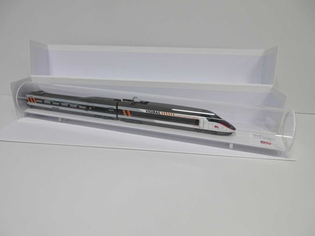 🎄🎁 À une semaine de Noël, le Père Noël <a href="/SNCFReseau/">SNCF Réseau</a> tenait à remercier la communauté qui nous suit.

Pour tenter de remporter cette maquette de l'IRIS 320, TGV d'inspection rapide des installations de sécurité à 320 km/h, il suffit de partager cette publication.

TAS le 25 à 8h.