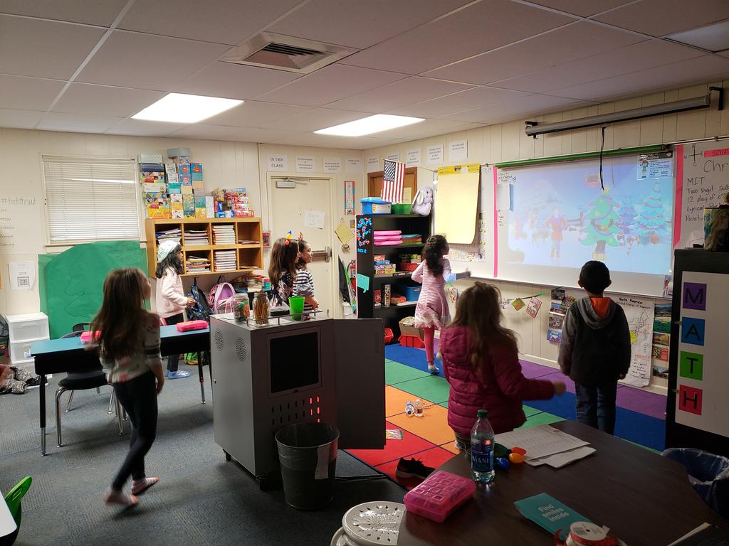 MrsAQuintero's tweet image. When your class has extra energy you do some Christmas brain breaks #whoseready
