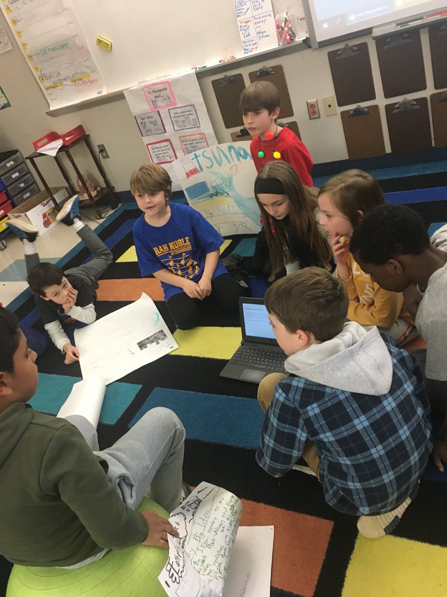 GeetMrs's tweet image. Students reading and thinking across two topics and across classrooms @MrsCBonnell #comparingandcontrasting #extremeweather