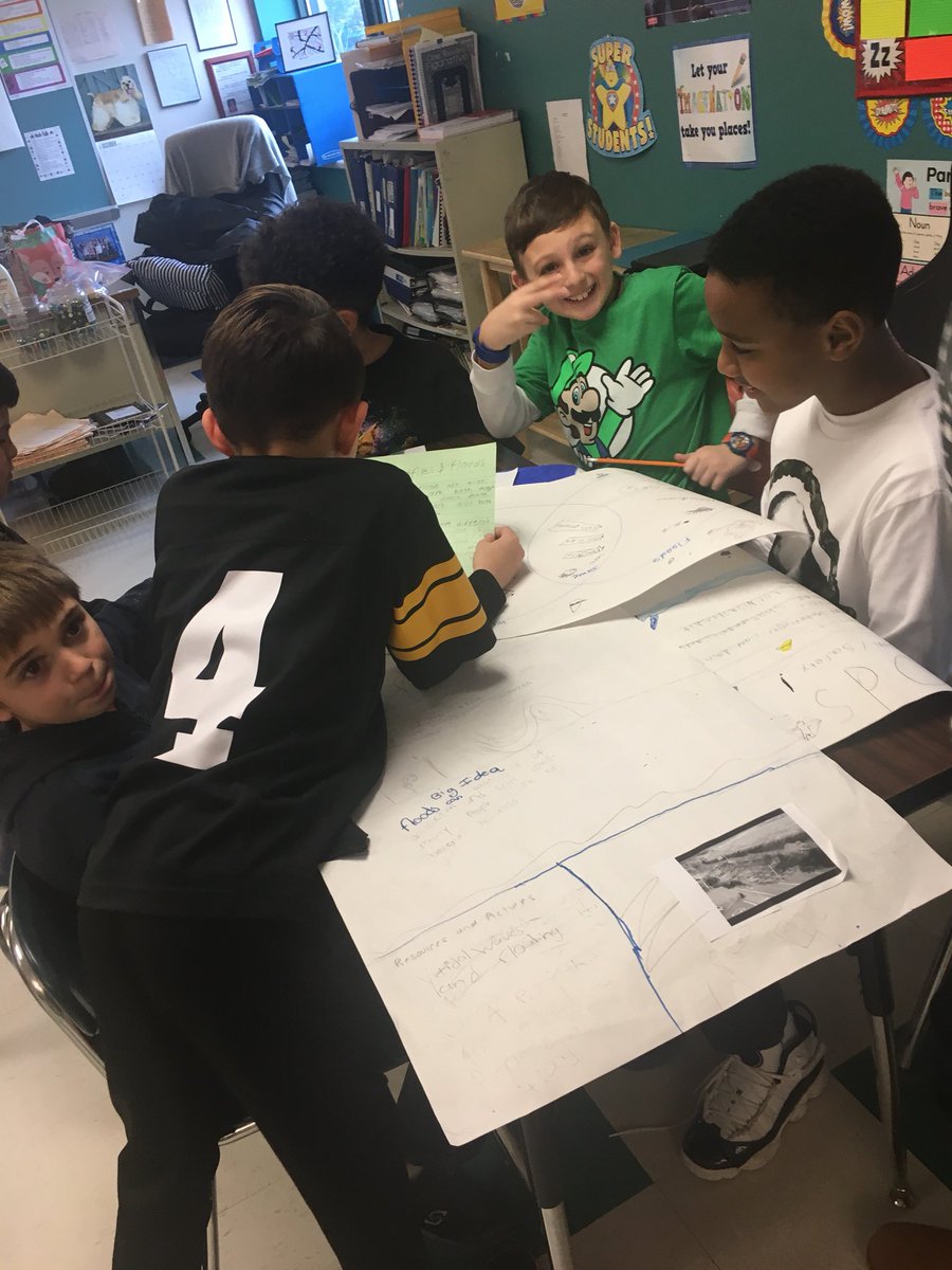 GeetMrs's tweet image. Students reading and thinking across two topics and across classrooms @MrsCBonnell #comparingandcontrasting #extremeweather