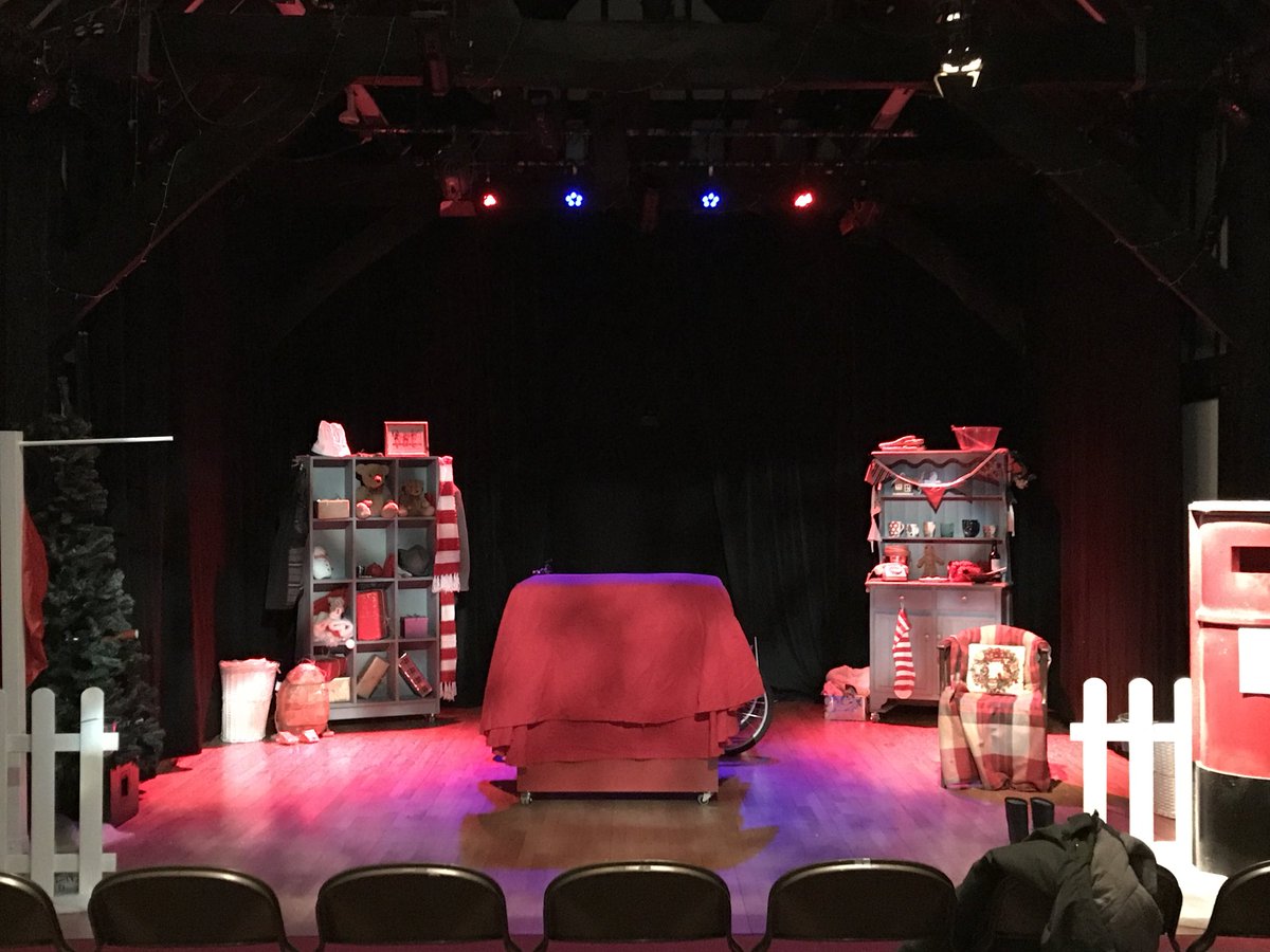 NigelMunson's tweet image. Doesn’t the set look lovely!
JOLLY CHRISTMAS POSTMAN
@Riverhousebarn until 22nd!
@squarechapel 23/24 + 27/28!
Don’t miss the Christmas post!