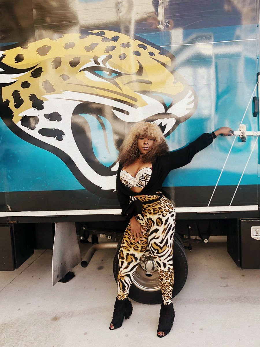 MoneyMoanieMoe's tweet photo. Win, Lose, or Draw I still love ❤My 🏈 Jaguars 🐆 #DTWD 
IG and SC 📷: @MoneyMoanieMoe  #Jacksonville #Jaguars #GoJags #jagnation #DTWD 🏈#espn #sportscenter #EverBankField #playoffs #saxsonville #demboyz #happynewyear #follow #google #me #snapchat #twitter #instagram https://t.co/uiJfWXSsCi