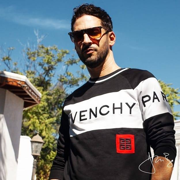 TheVogue's tweet photo. IN THREE DAYS, THURSDAY 12/20 @OfficialJonB performs on #thevogueindy stage with some #rnb and #soulmusic with special guest #BASHIRIASAD. Click here for tix! https://t.co/cH7s8C2gq0 @Bashiri08 @SunKingBrewing @Do317 #soulmusic #rnbmusic #indy #indyconcerts #jonb #indianapolis https://t.co/kpDD0PjXk1