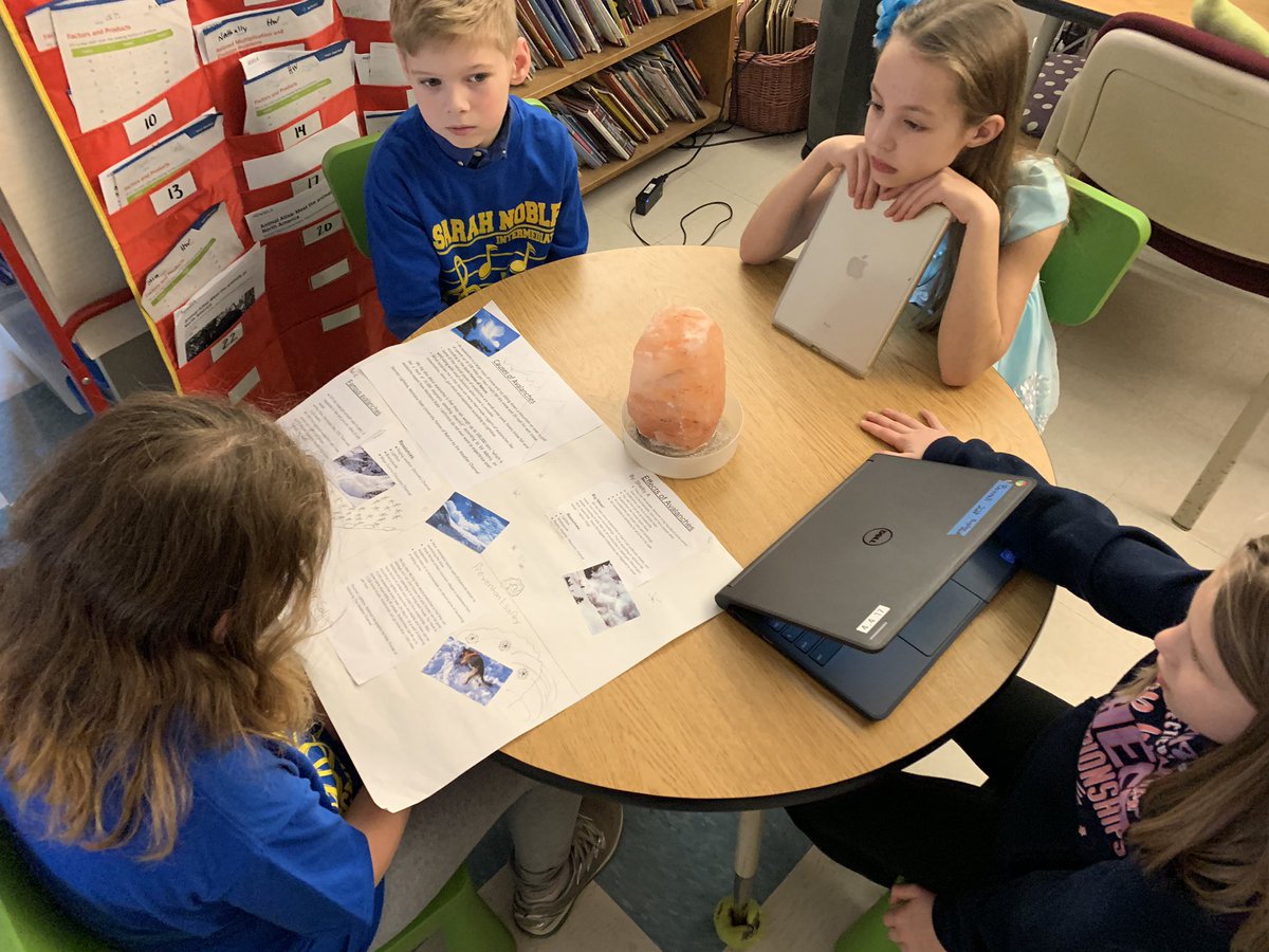 MrsCBonnell's tweet image. Students reading and thinking across two topics and across classrooms @GeetMrs #comparingandcontrasting #extremeweather