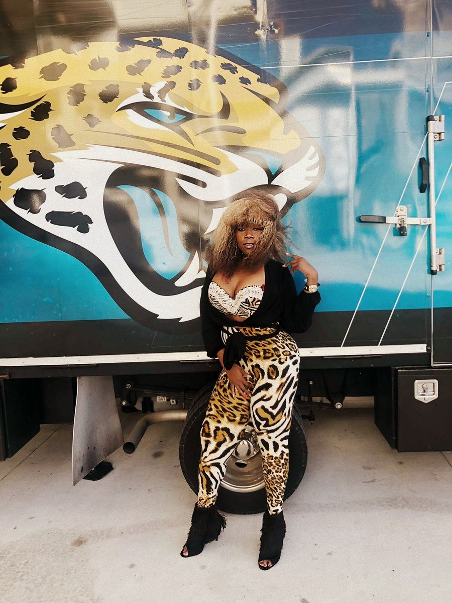 MoneyMoanieMoe's tweet photo. Win, Lose, or Draw I still love ❤My 🏈 Jaguars 🐆 #DTWD 
IG and SC 📷: @MoneyMoanieMoe  #Jacksonville #Jaguars #GoJags #jagnation #DTWD 🏈#espn #sportscenter #EverBankField #playoffs #saxsonville #demboyz #happynewyear #follow #google #me #snapchat #twitter #instagram https://t.co/uiJfWXSsCi