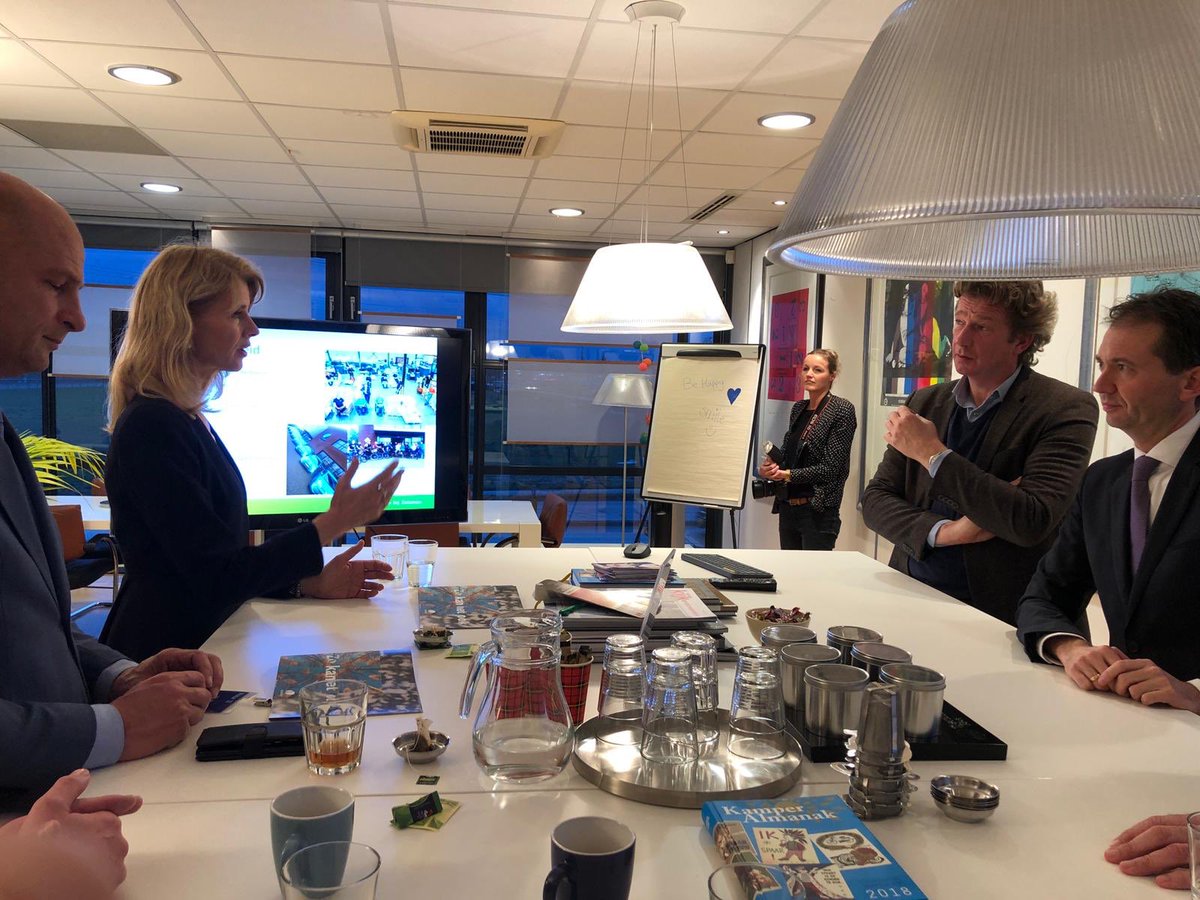 ⁦Staatssecretaris <a href="/MonaKeijzer/">Mona Keijzer</a>⁩ samen met ⁦<a href="/vanHijum/">Eddy van Hijum</a>⁩ op bezoek bij ⁦<a href="/zalsman/">zalsman</a>⁩. Een mooi voorbeeld van een bedrijf dat investeert in medewerkers en plaats biedt aan mensen met afstand tot arbeidsmarkt. #altijdindebuurt #psov #teamcda