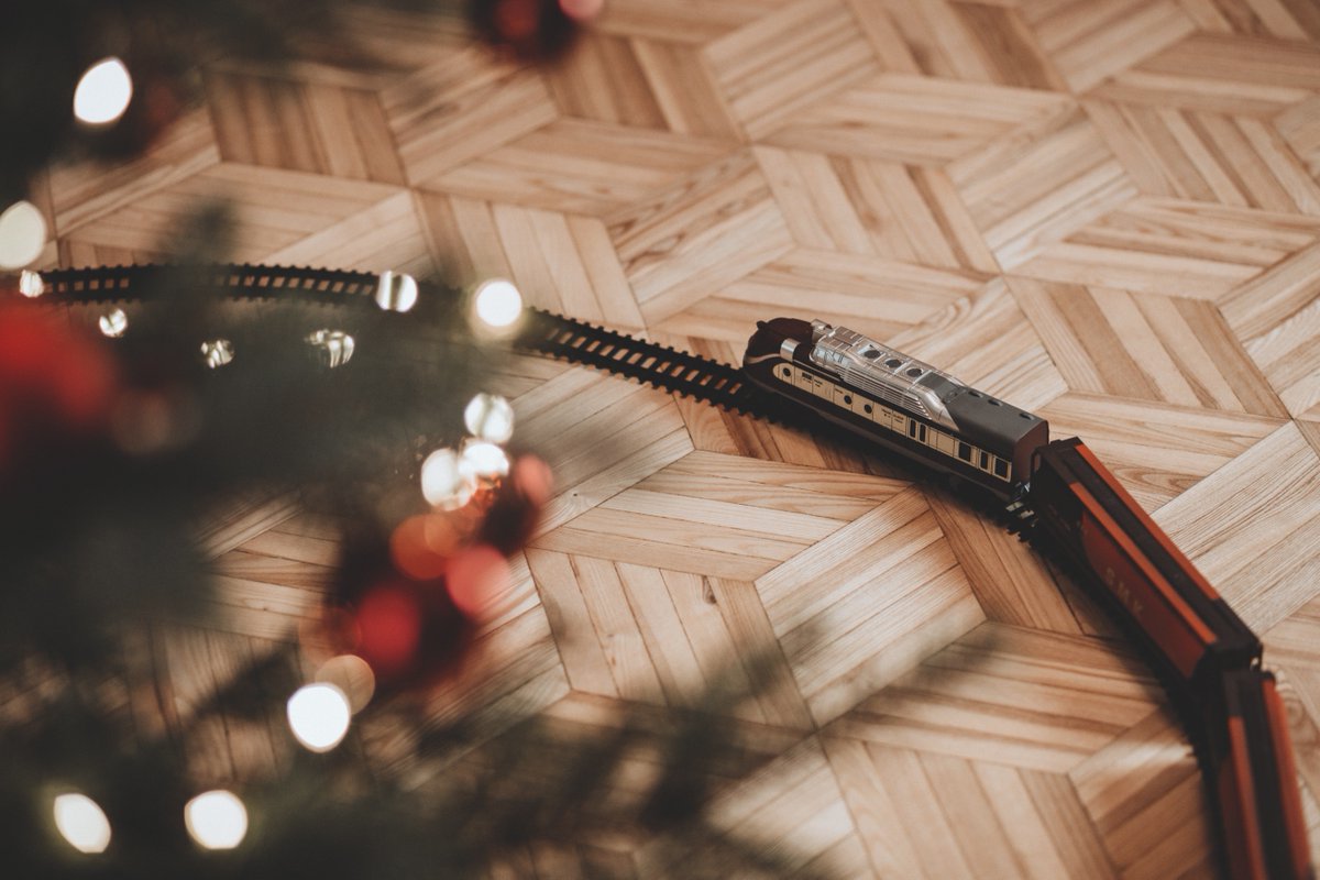 HouseOfFables's tweet image. Christmas is just around the corner! Have you bought all the presents yet? Maybe Trains VR would be a perfect gift for some train lover? :) #ChristmasTime #ChristmasGifts #Christmas #trains #trainsvr #thof #ChristmasTree